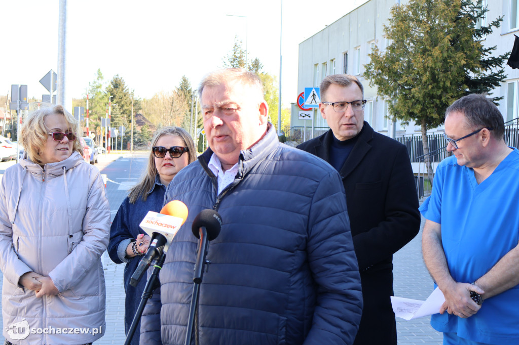 O służbie zdrowia pod szpitalem w Sochaczewie