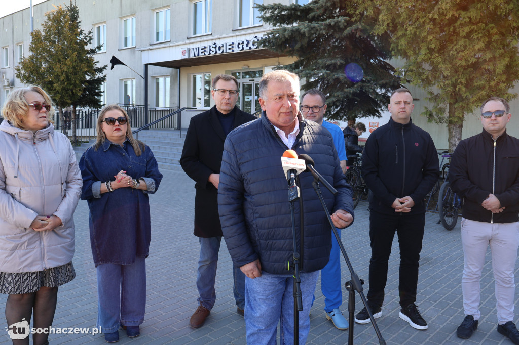 O służbie zdrowia pod szpitalem w Sochaczewie