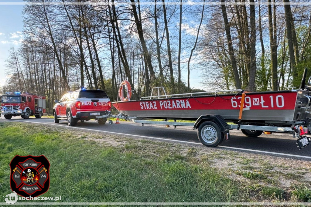 W drzewo i nad staw w Nowym Kamionie