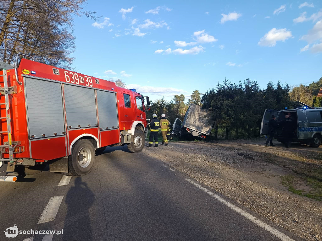 W drzewo i nad staw w Nowym Kamionie