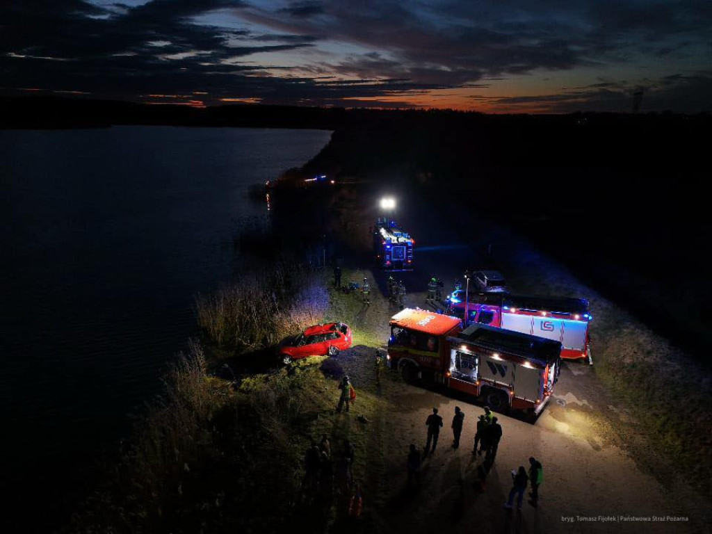 Bolimów: tragedia, trwa walka o życie osób z auta