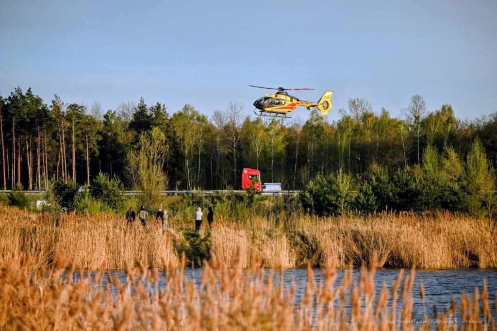 Bolimów: tragedia, trwa walka o życie osób z auta