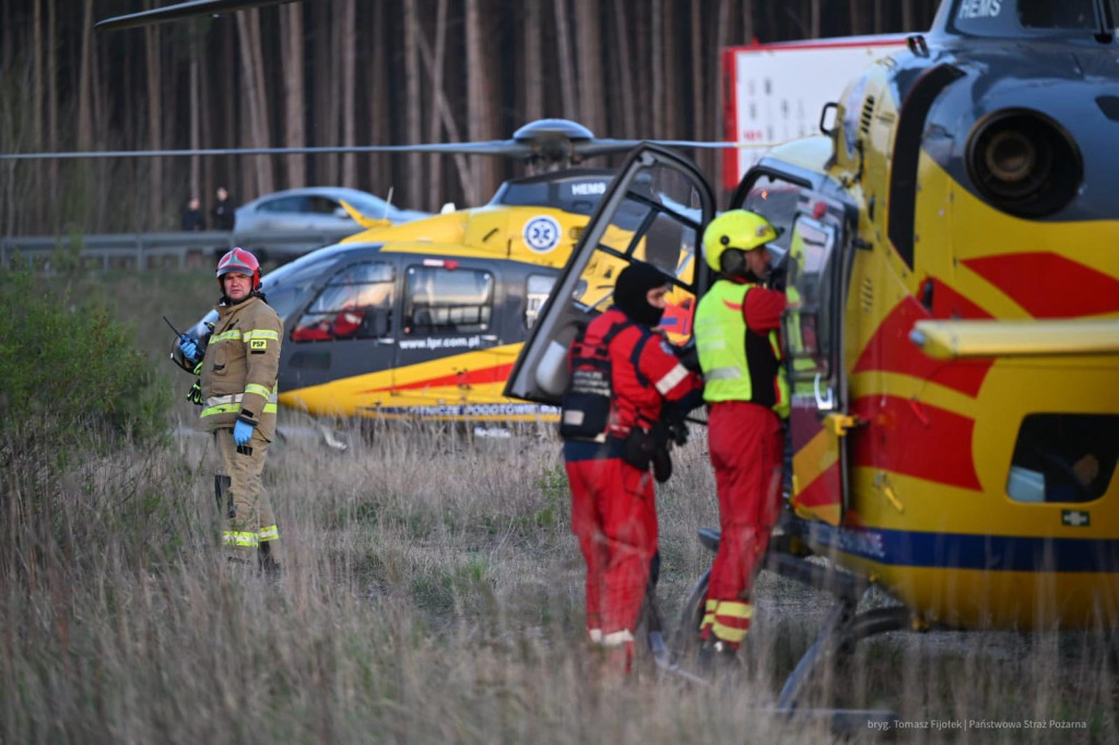 Bolimów: tragedia, trwa walka o życie osób z auta
