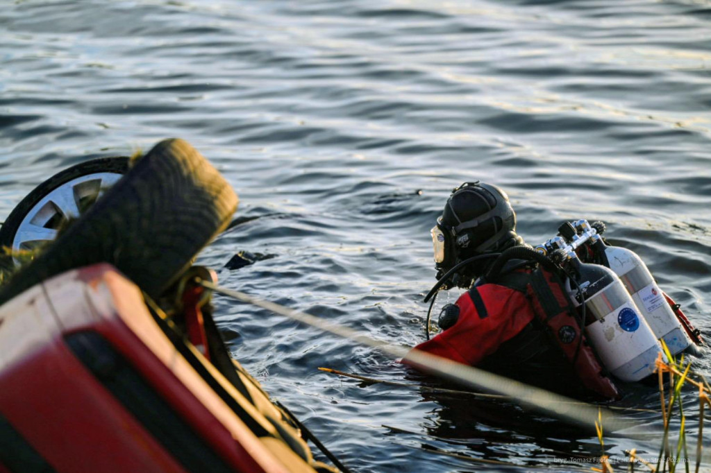 Bolimów: tragedia, trwa walka o życie osób z auta