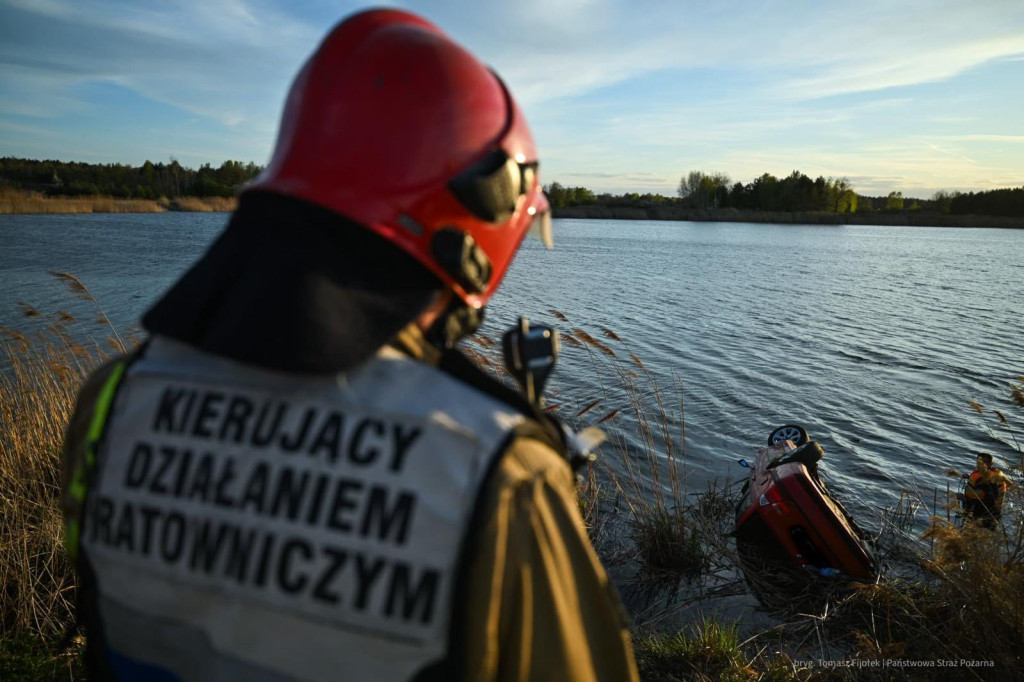 Bolimów: tragedia, trwa walka o życie osób z auta