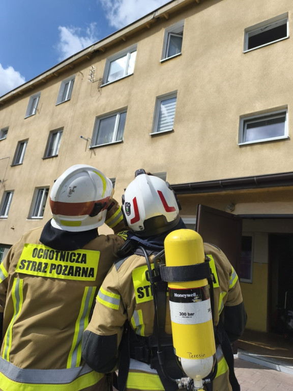 Szymanów: pożar budynku wielorodzinnego