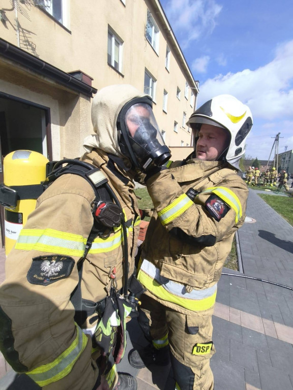 Szymanów: pożar budynku wielorodzinnego