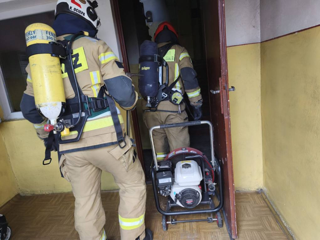Szymanów: pożar budynku wielorodzinnego