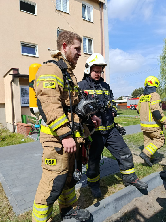 Szymanów: pożar budynku wielorodzinnego