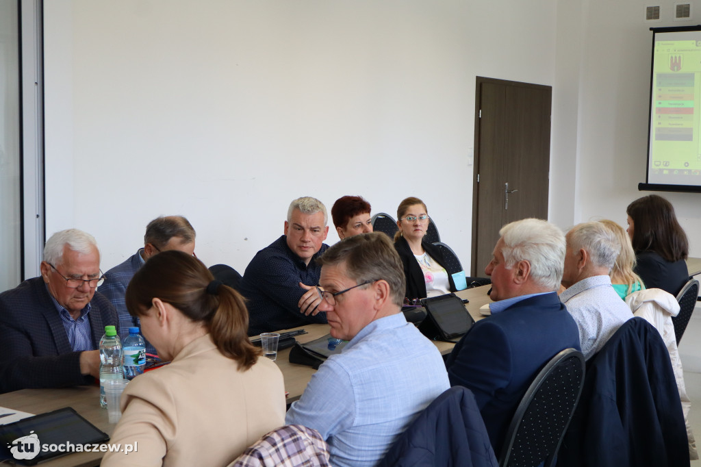 Brochów: zmiana skarbnika, radni nie kryli wzruszenia