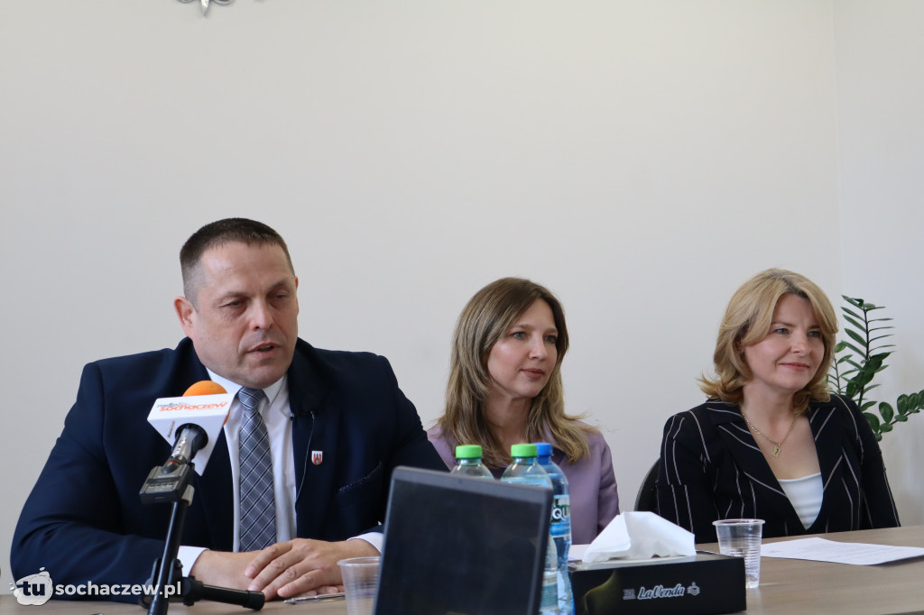 Brochów: zmiana skarbnika, radni nie kryli wzruszenia