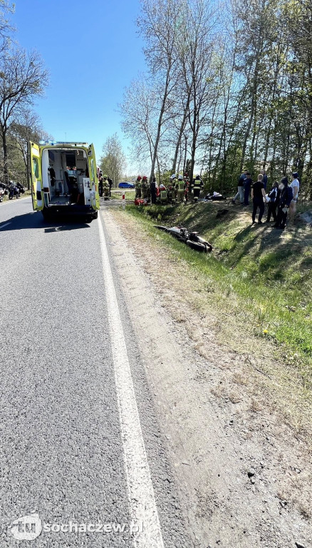 Wypadek z udziałem motocykla i dwóch osobówek w Sarnowie