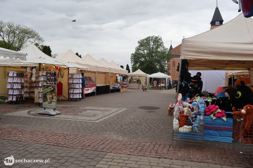 Plac Kościuszki: pojawiły się stoiska, ruszył festiwal