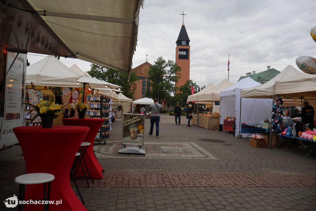 Plac Kościuszki: pojawiły się stoiska, ruszył festiwal