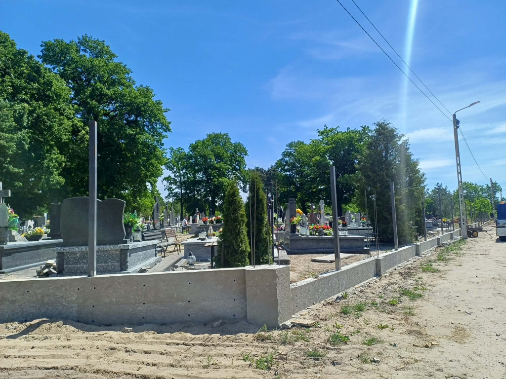 Remont ogrodzenia cmentarza w Juliopolu