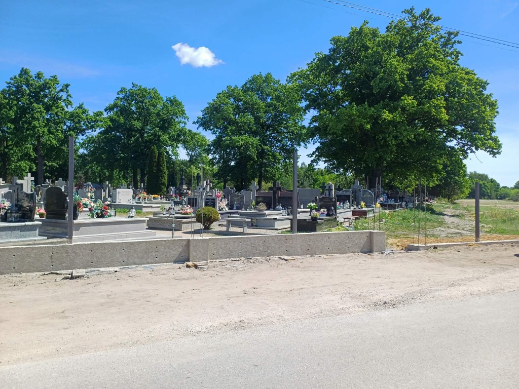 Remont ogrodzenia cmentarza w Juliopolu