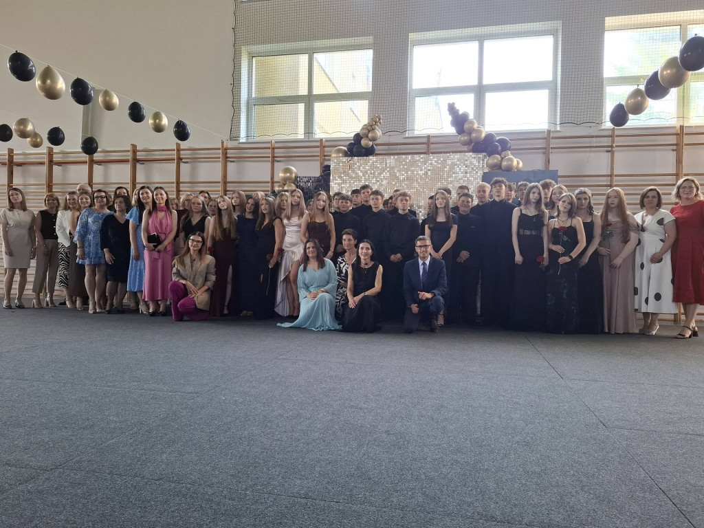 Bal ósmoklasisty w Rybnie