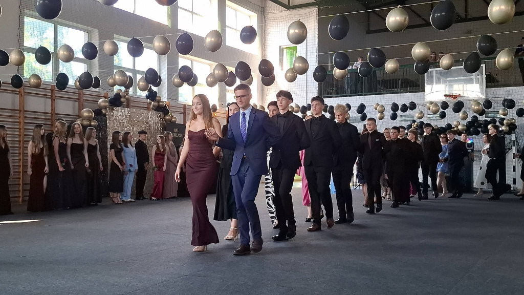 Bal ósmoklasisty w Rybnie