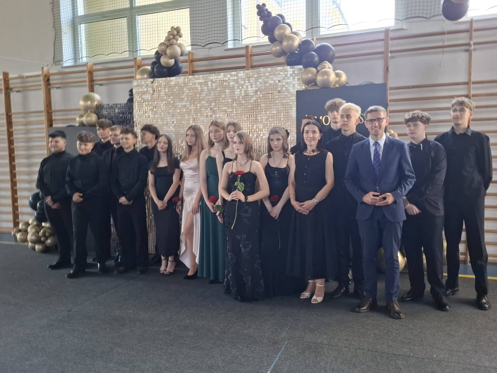 Bal ósmoklasisty w Rybnie