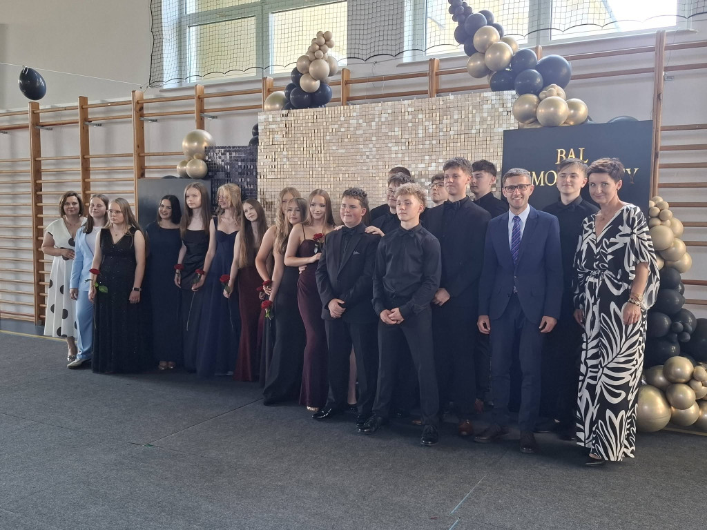 Bal ósmoklasisty w Rybnie