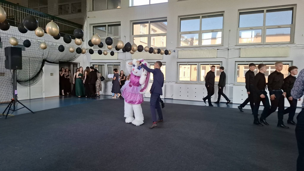 Bal ósmoklasisty w Rybnie