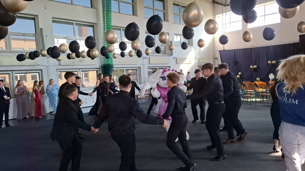 Bal ósmoklasisty w Rybnie