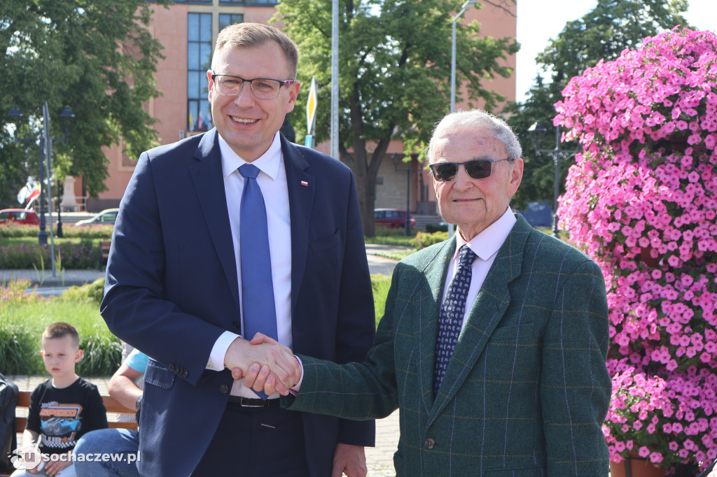 Tłumy przy Bonifacym. Sochaczew świętował odsłonięcie figurki
