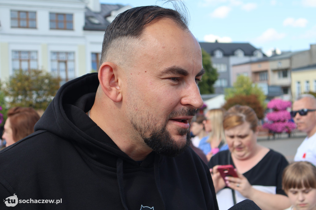 Tłumy przy Bonifacym. Sochaczew świętował odsłonięcie figurki
