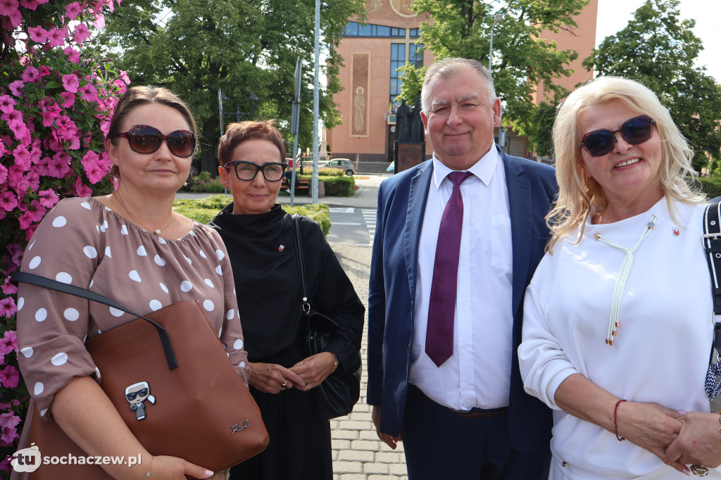 Tłumy przy Bonifacym. Sochaczew świętował odsłonięcie figurki
