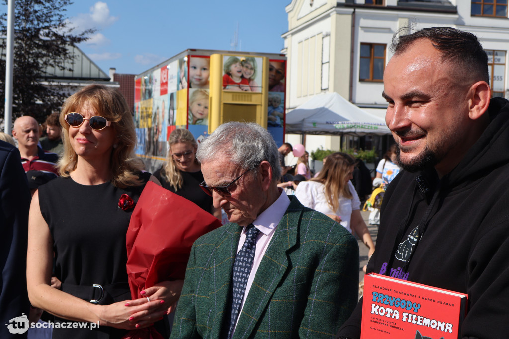 Tłumy przy Bonifacym. Sochaczew świętował odsłonięcie figurki