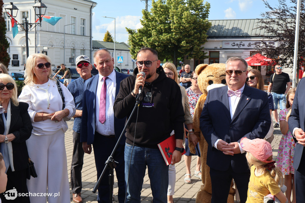 Tłumy przy Bonifacym. Sochaczew świętował odsłonięcie figurki