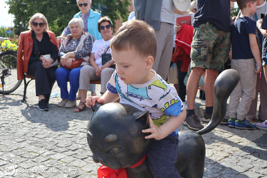 Tłumy przy Bonifacym. Sochaczew świętował odsłonięcie figurki