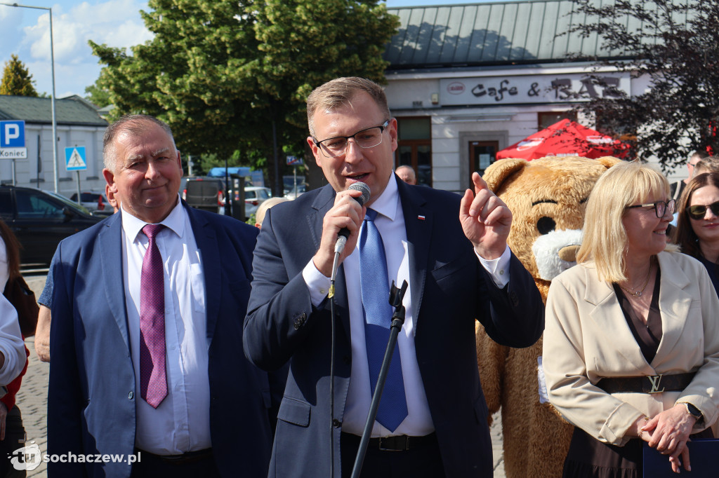 Tłumy przy Bonifacym. Sochaczew świętował odsłonięcie figurki