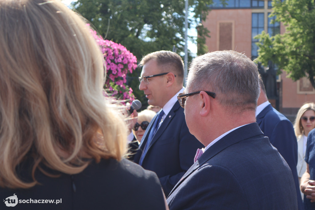 Tłumy przy Bonifacym. Sochaczew świętował odsłonięcie figurki