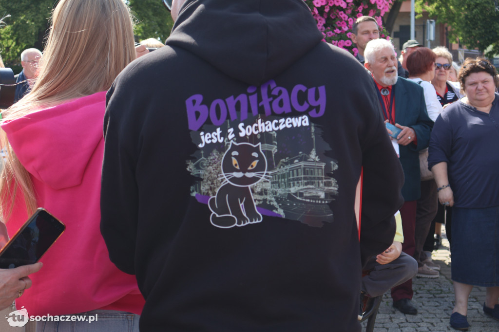 Tłumy przy Bonifacym. Sochaczew świętował odsłonięcie figurki