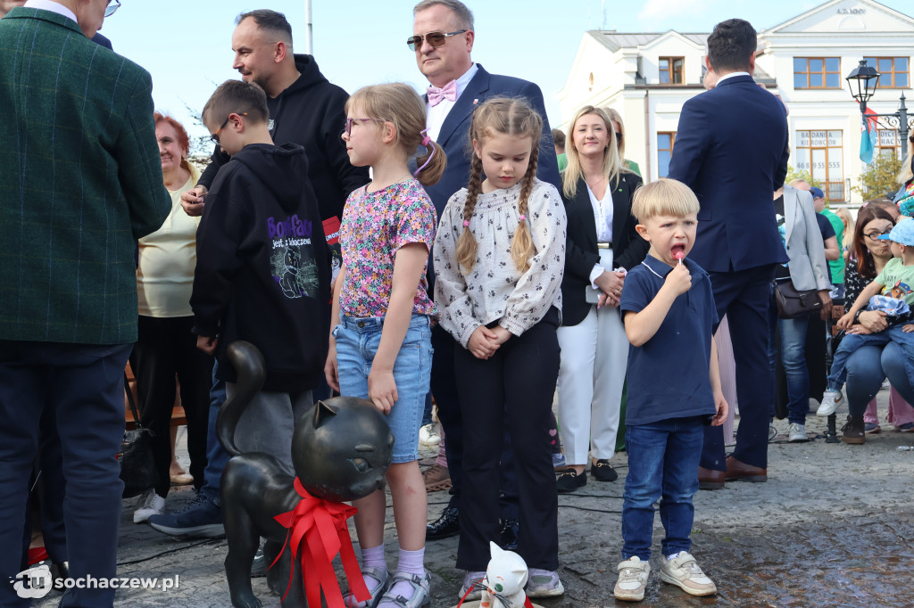 Tłumy przy Bonifacym. Sochaczew świętował odsłonięcie figurki
