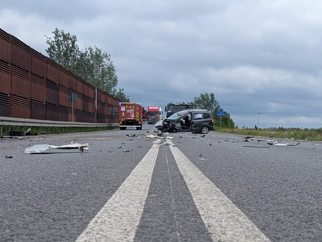 Zderzenie ciężarówki z osobówką na DK 92