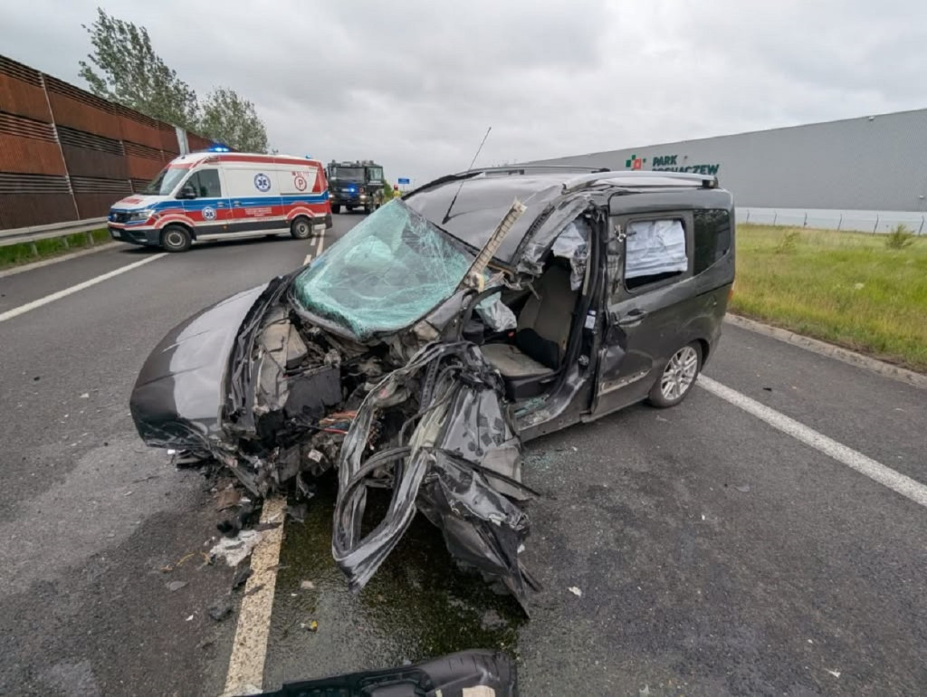 Zderzenie ciężarówki z osobówką na DK 92