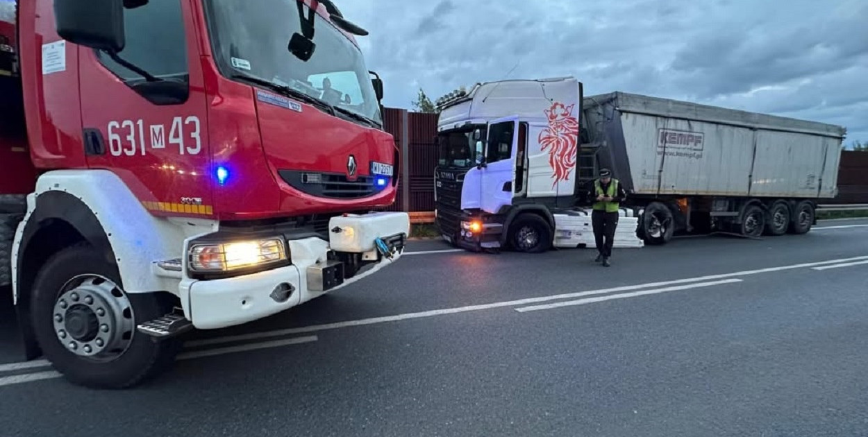 Zderzenie ciężarówki z osobówką na DK 92
