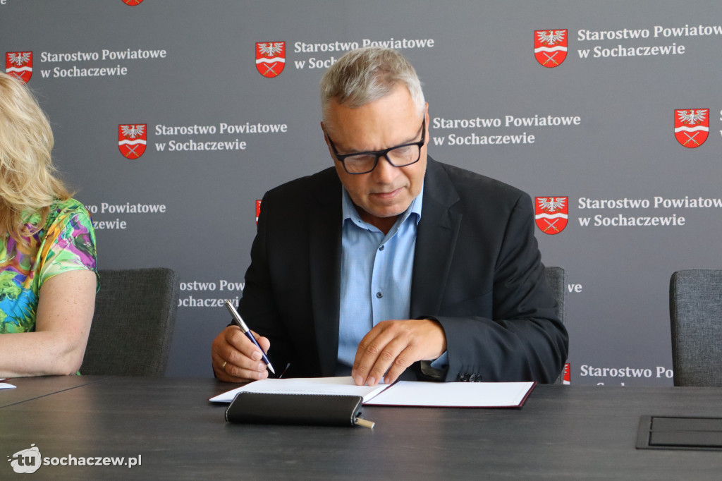 Ważna umowa podpisana w starostwie