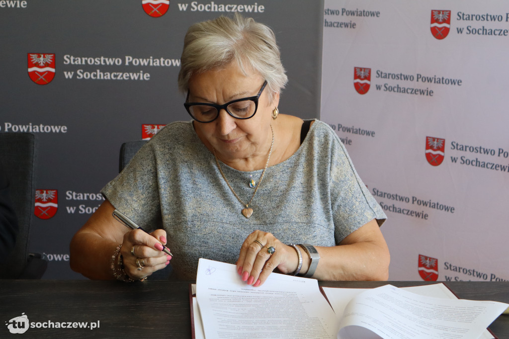 Ważna umowa podpisana w starostwie