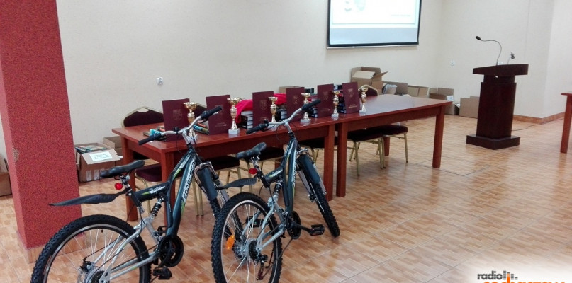 Mistrzowie zbiórki makulatury i puszek