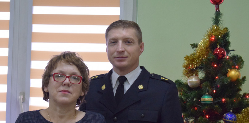 Bohaterski strażak otrzymał podziękowanie za uratowanie życia dziecka