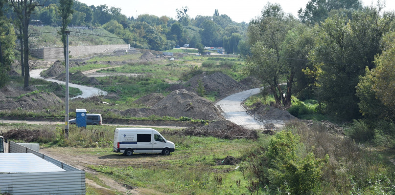 Bulwary nad Bzurą: rozwinięte na trzy palce