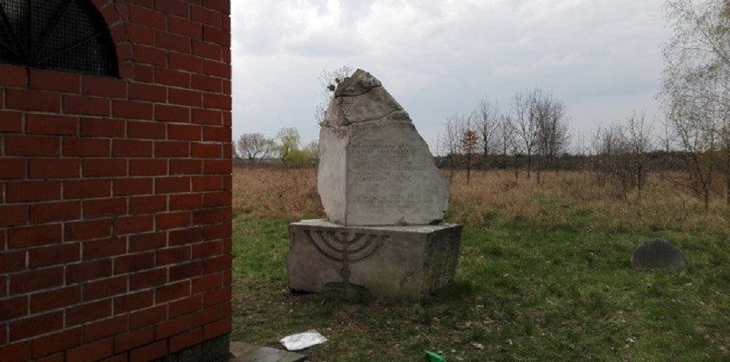 Kirkut w Sochaczewie. Nad grobami koniecznie w czapce