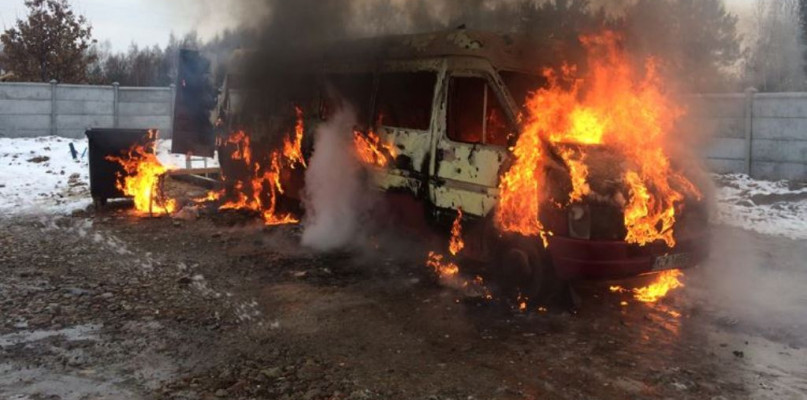 Pożar busa pasażerskiego w Feliksowie. 11 strażaków w akcji