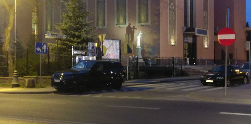 Mistrz parkowania pod kościołem Parafii św. Wawrzyńca i nie tylko