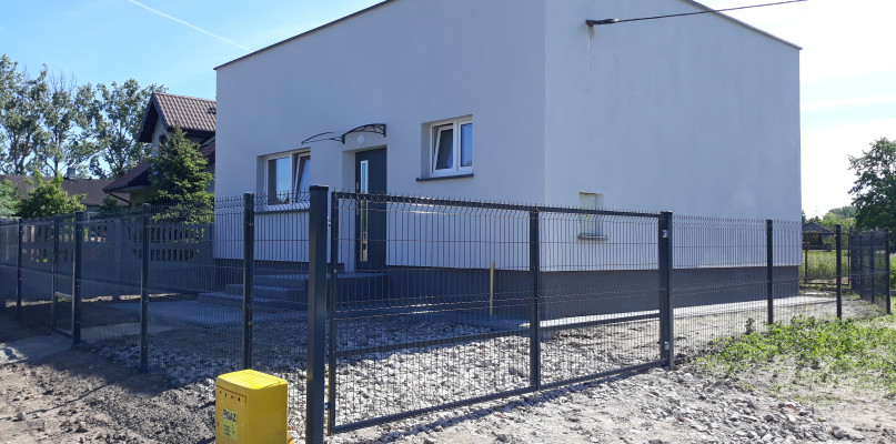 Była zlewnia mleka, jest dom komunalny w Nowej Suchej. Chcieć to móc