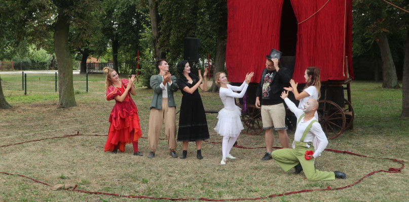 Teatralne lato w Młodzieszynie. Goście wzbudzili wiele emocji