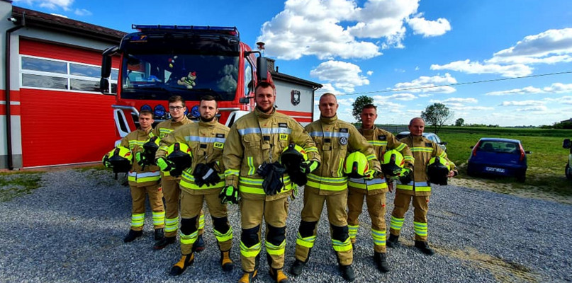OSP Budki Piaseckie z wyjątkowym kalendarzem na nowy rok. Kupując, pomagasz